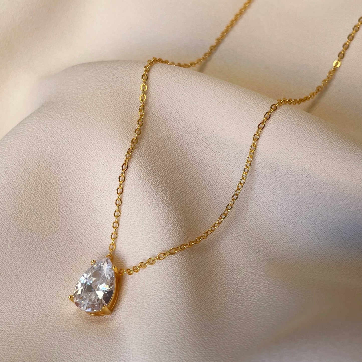 Nabila Pendant Necklace